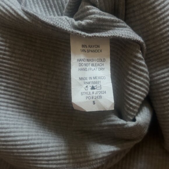 slim fit rompers - Picture 3 of 5